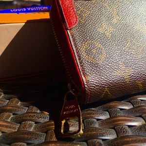 Louis Vuitton MI2127 Zip Monogram Wallet